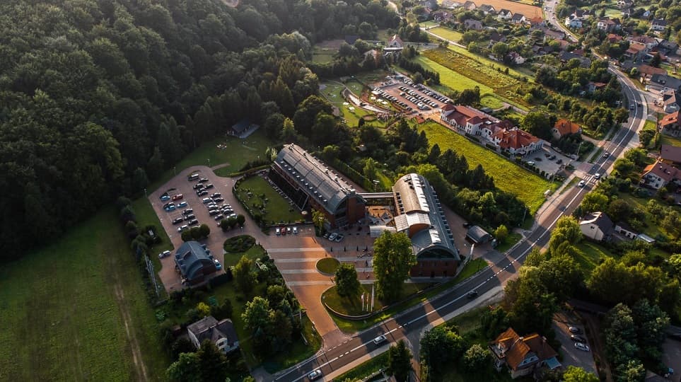 Zalety organizowania wyjazdów integracyjnych w hotelach z ofertą biznesową